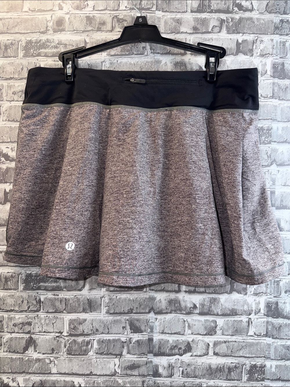 lululemon athletica Heathered Gray and Black Circle Skorts